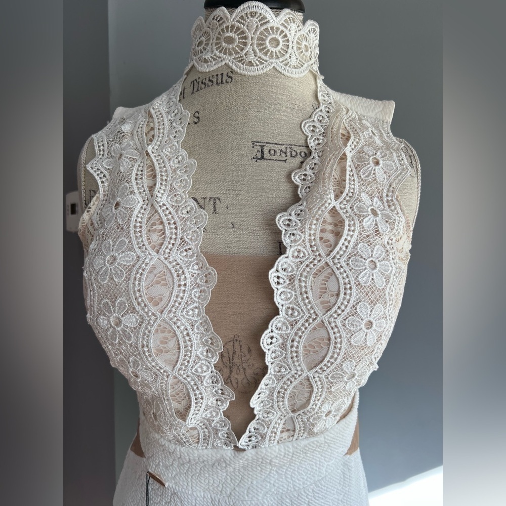 NWT Stunning Dreamy Elegant Lace Cream White Dress size M. - Picture 4 of 7